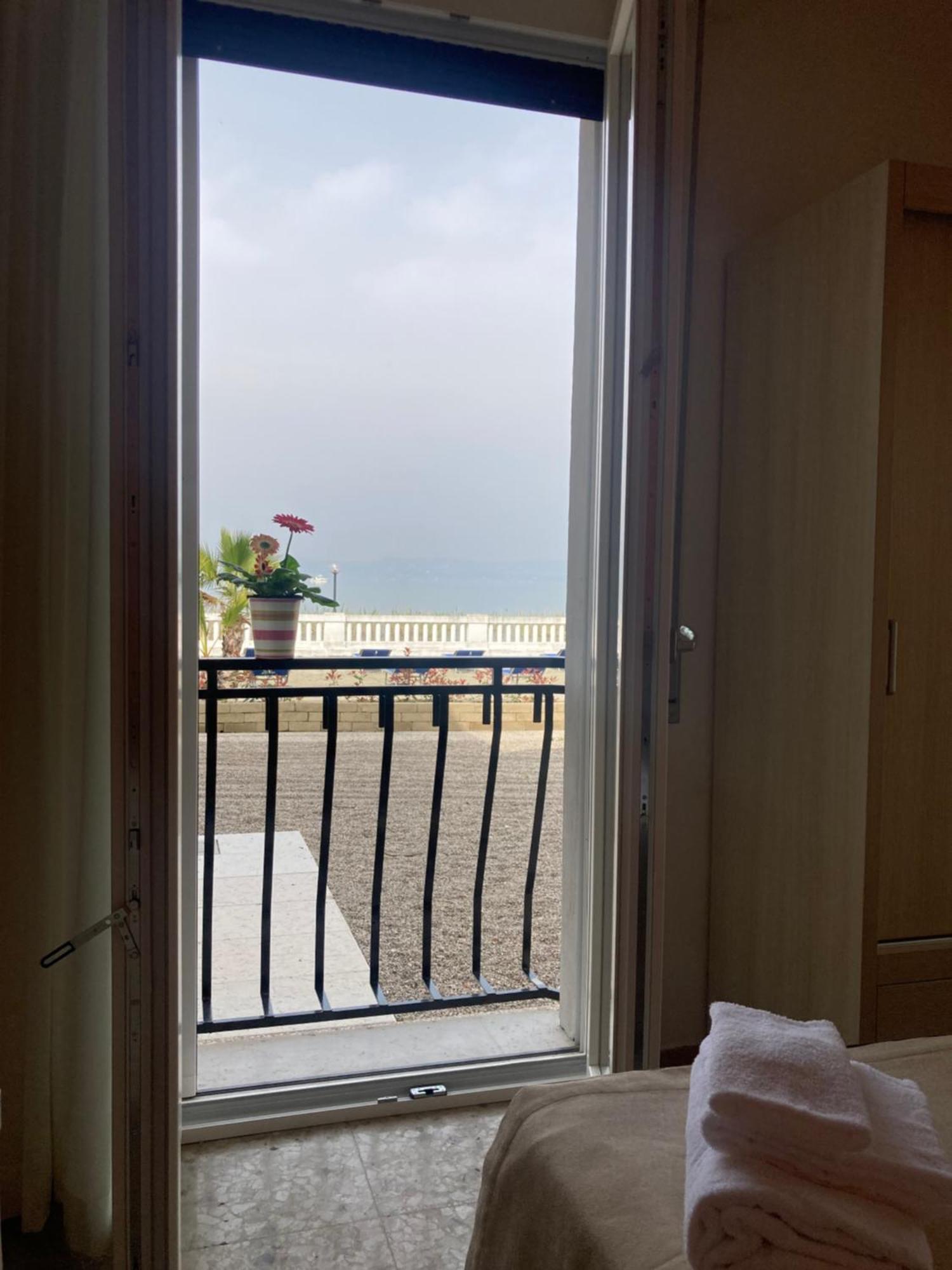 Hotel Villa Trieste Sirmione Exterior foto